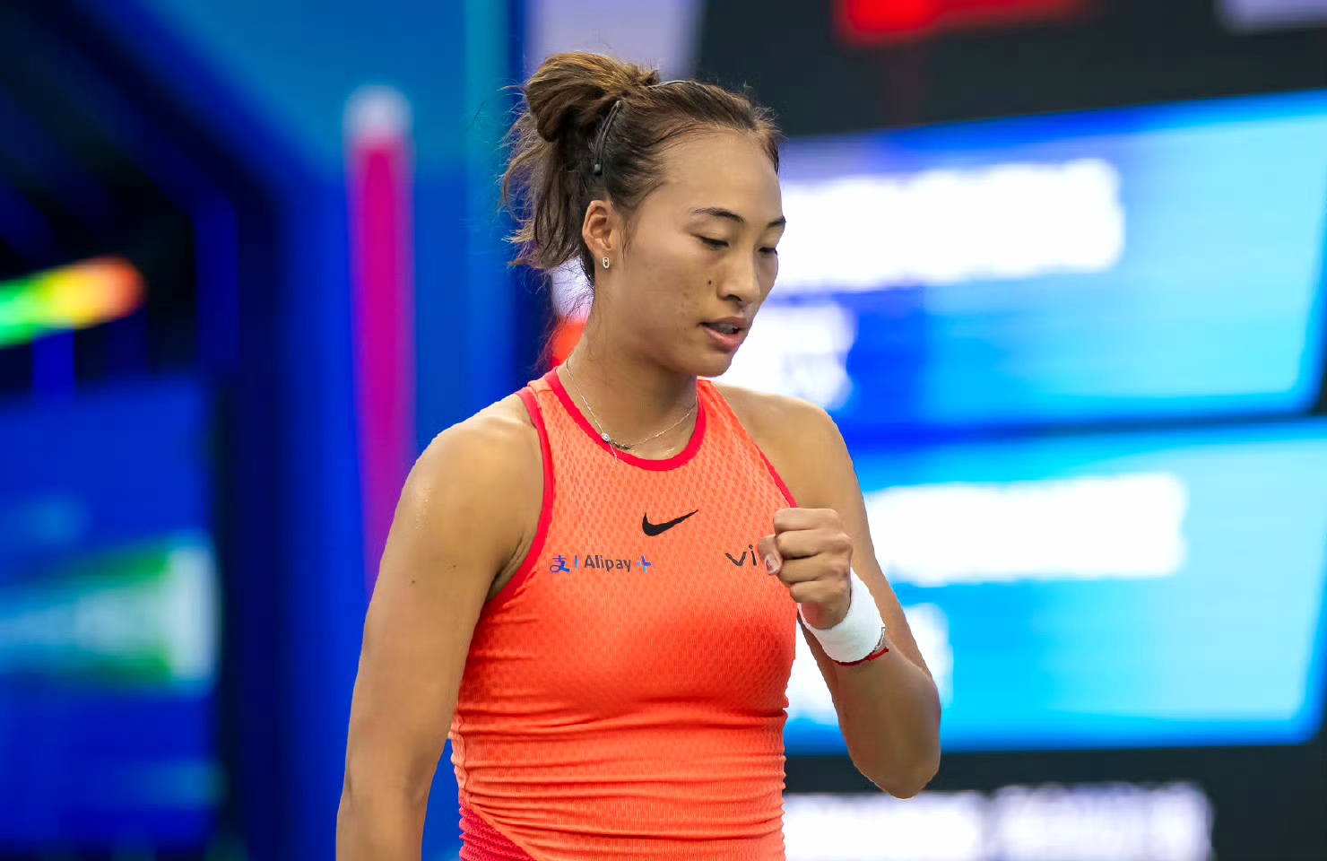 BRO险胜GEN，CoreJJ开启传奇时刻激烈交锋四强赛，锁定晋级资格的简单介绍