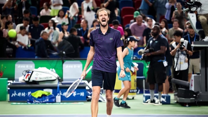 关于西班牙网球队鏖战欧洲网球队,梅德韦杰夫制霸全场的信息 关于西班牙网球队鏖战欧洲网球队,梅德韦杰夫制霸全场的信息