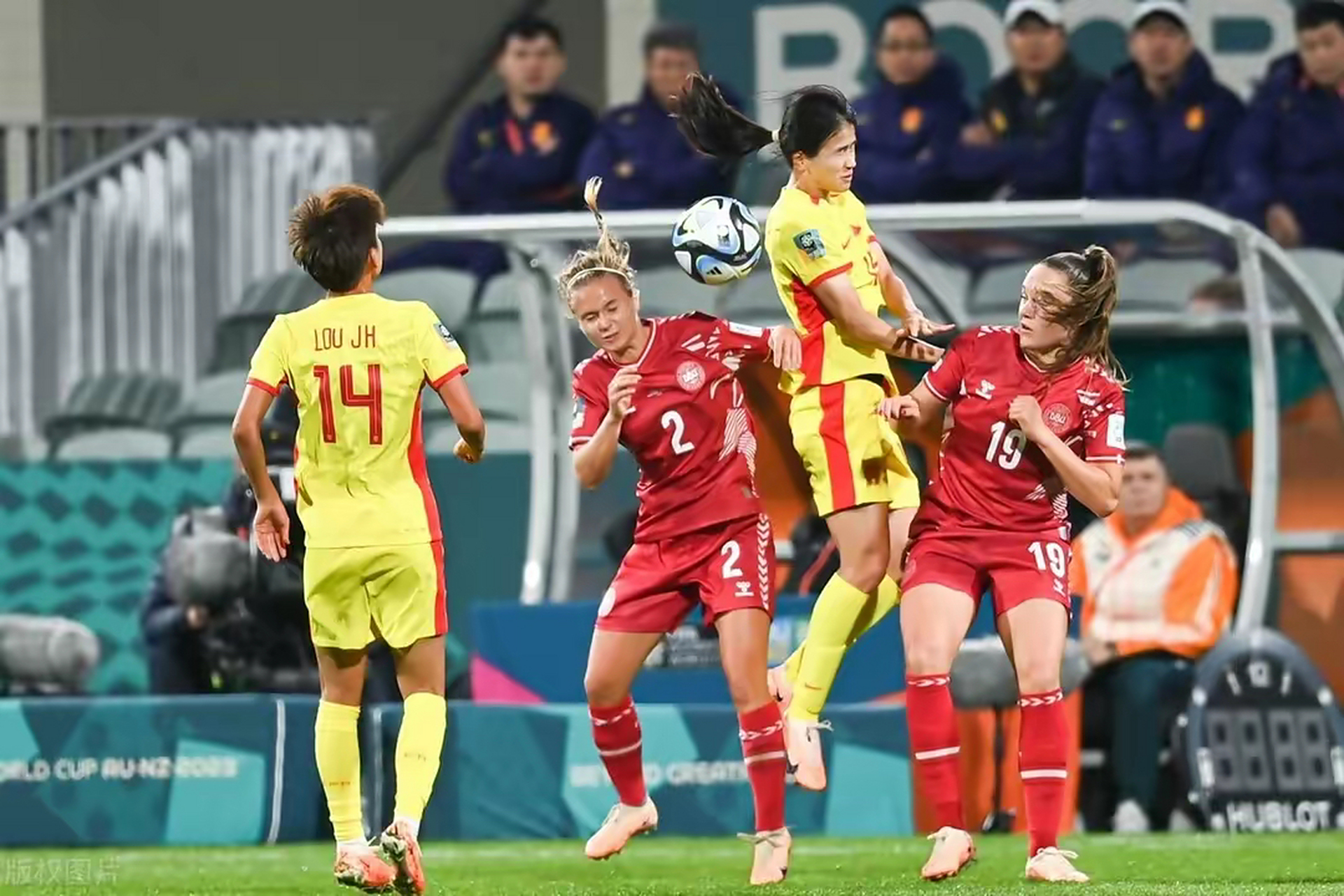 开云官方app入口-阿根廷女足球队在比赛中遇到困难