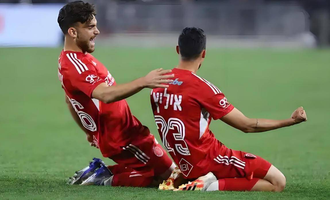 包含斯洛伐克平局收场，欧预赛高潮持续的词条