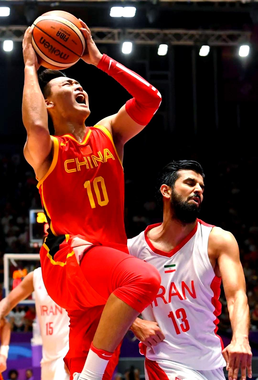 重庆男篮凭借实力,艰难战胜对手 重庆男篮凭借实力,艰难战胜对手