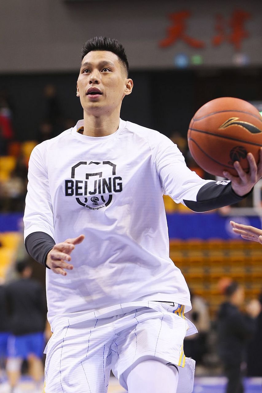 篮球明星林书豪重返CBA联赛,期待再创佳绩 篮球明星林书豪重返CBA联赛,期待再创佳绩