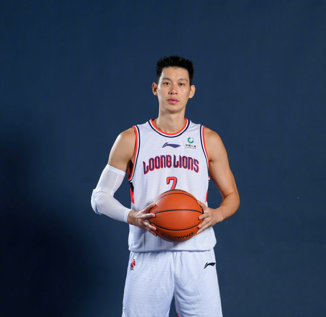 篮球明星林书豪重返CBA联赛,期待再创佳绩 篮球明星林书豪重返CBA联赛,期待再创佳绩