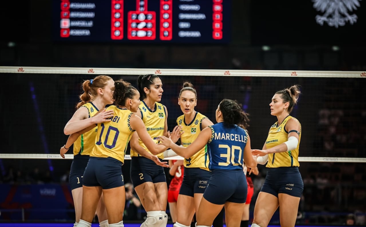 巴西女子排球队实力碾压对手,终结战斗 巴西女子排球队实力碾压对手,终结战斗