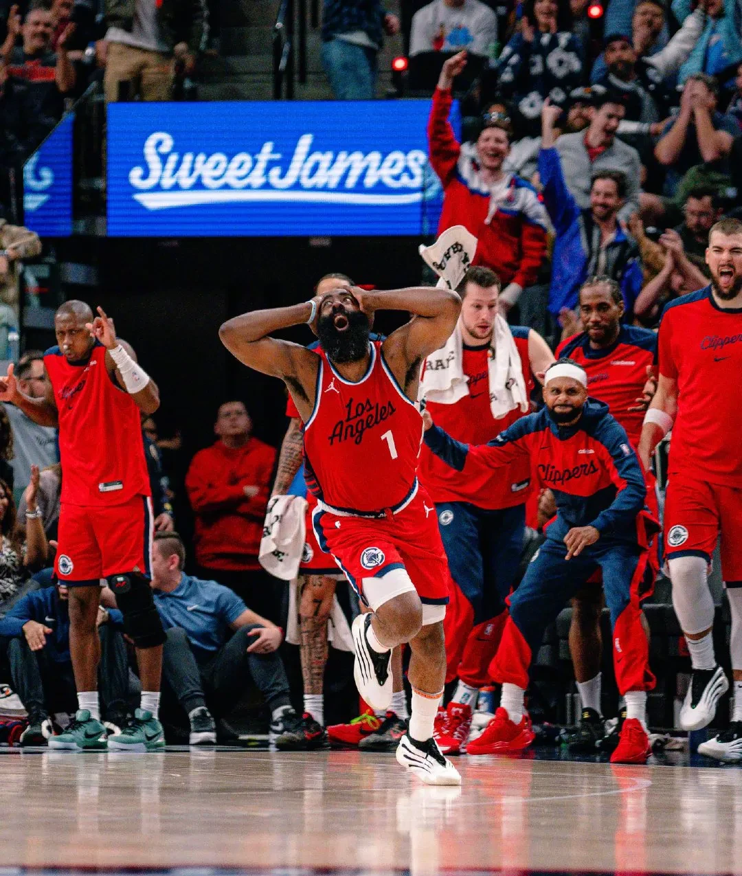 快船惜败开拓者,遭遇两连败 快船惜败开拓者,遭遇两连败