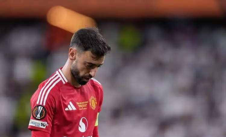 曼联客场大败，球员表现低迷