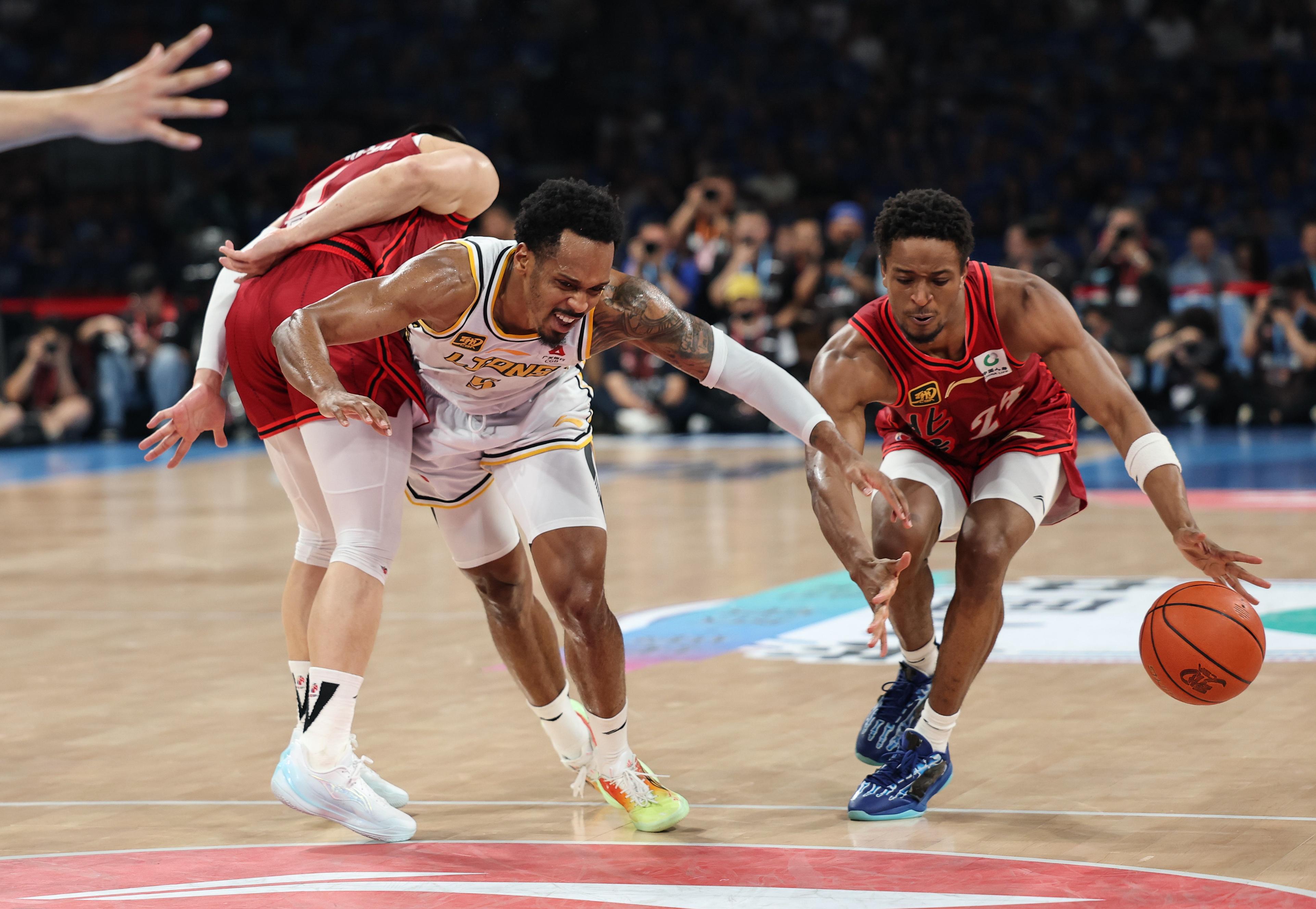 鹈鹕力克猛龙,挺进西部半决赛 鹈鹕力克猛龙,挺进西部半决赛