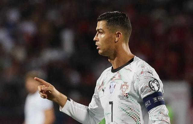 英格兰力克波黑,领跑小组积分榜的简单介绍 英格兰力克波黑,领跑小组积分榜的简单介绍