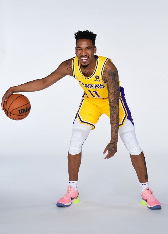 联盟球员赛季首秀表现抢眼，新赛季开局不败的简单介绍