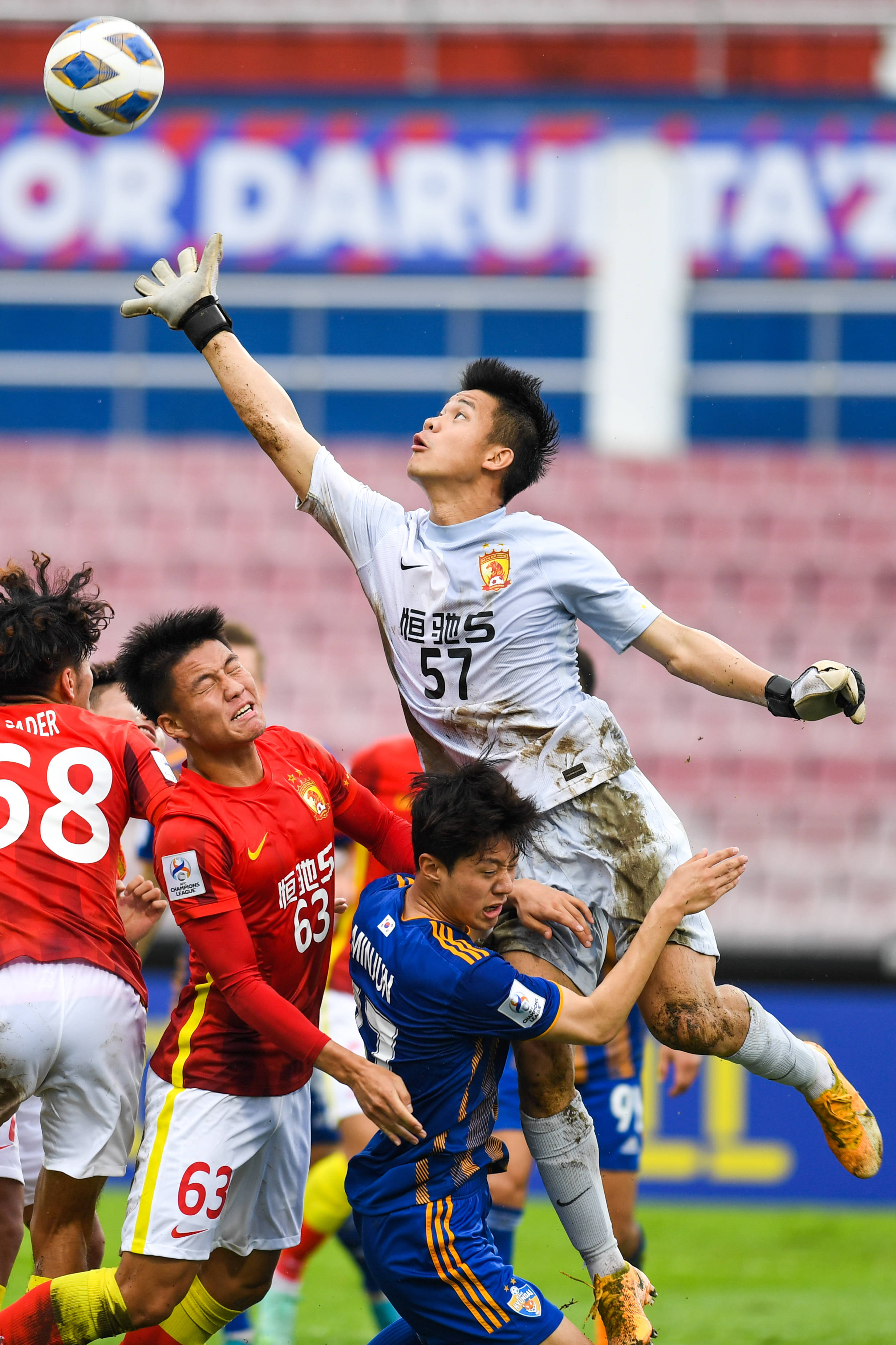 中国队翻盘马来西亚队，黄鸭组合点燃赛场的简单介绍