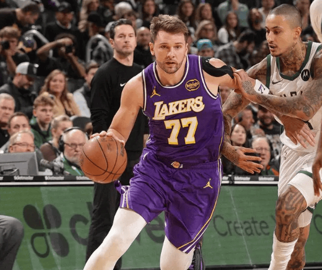 关于湖人绝杀雄鹿,福克斯关键制胜的信息 关于湖人绝杀雄鹿,福克斯关键制胜的信息