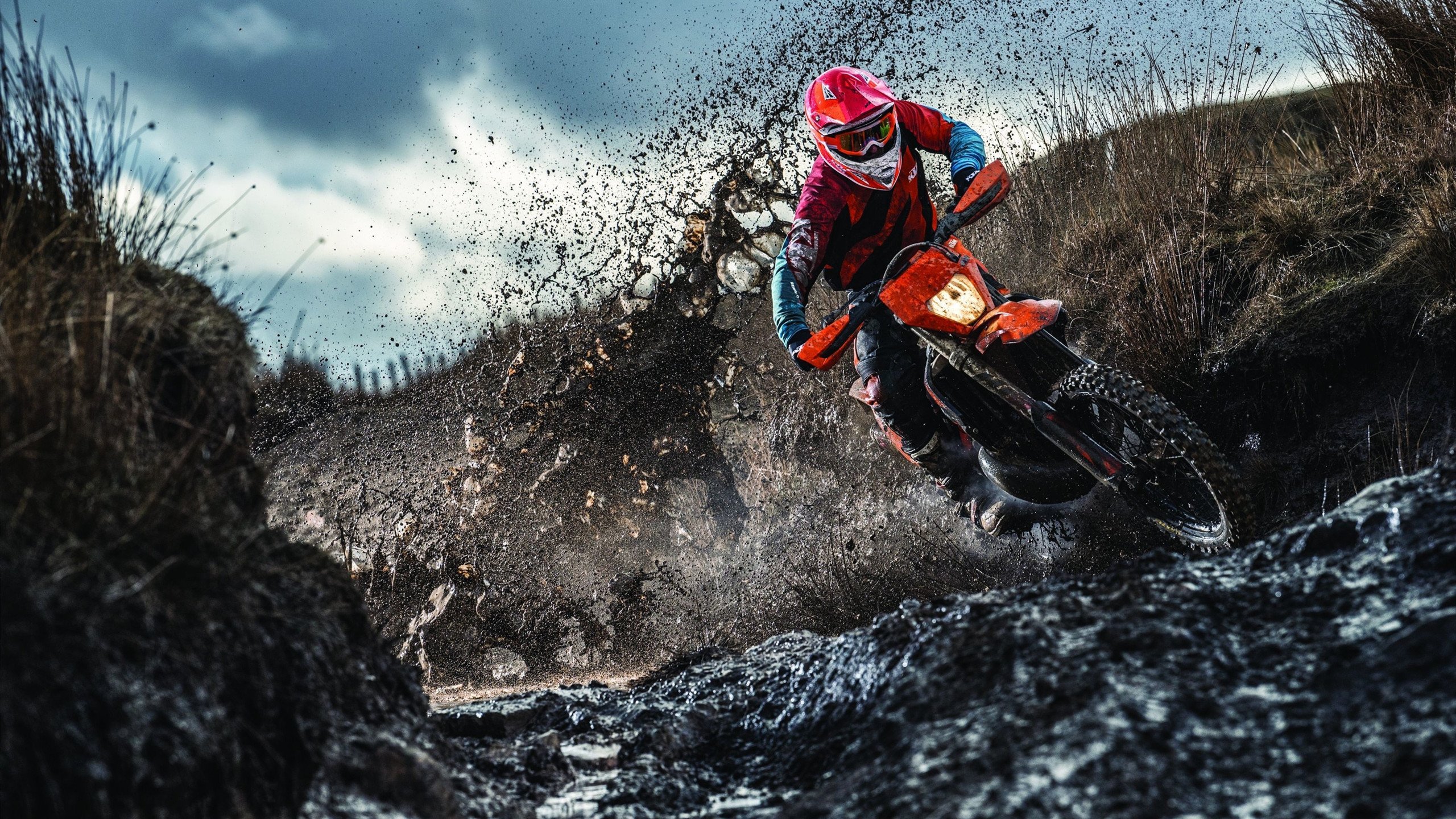 欧冠淘汰赛之夜，基耶萨的节奏完全掌控